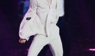 王一博跳舞抖音最火白衣服叫什么 王一博散落的华服